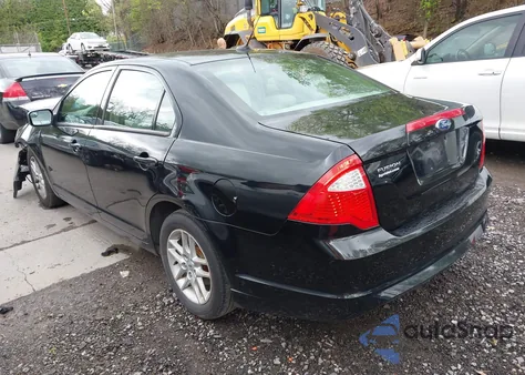 2012 Ford Fusion S z USA, uszkodzony, nr VIN 3FAHP0GA8CR133757